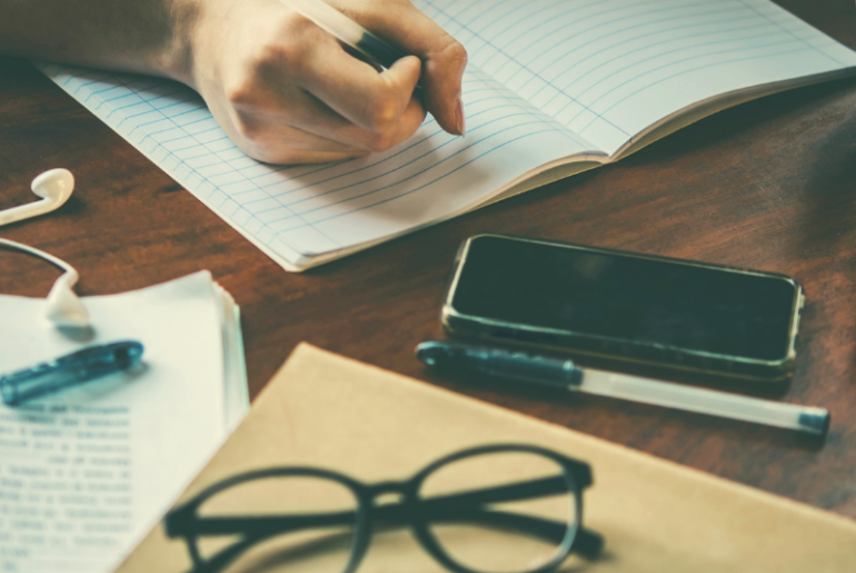 2 Ways Your Phone Is Reducing Your Brain Power